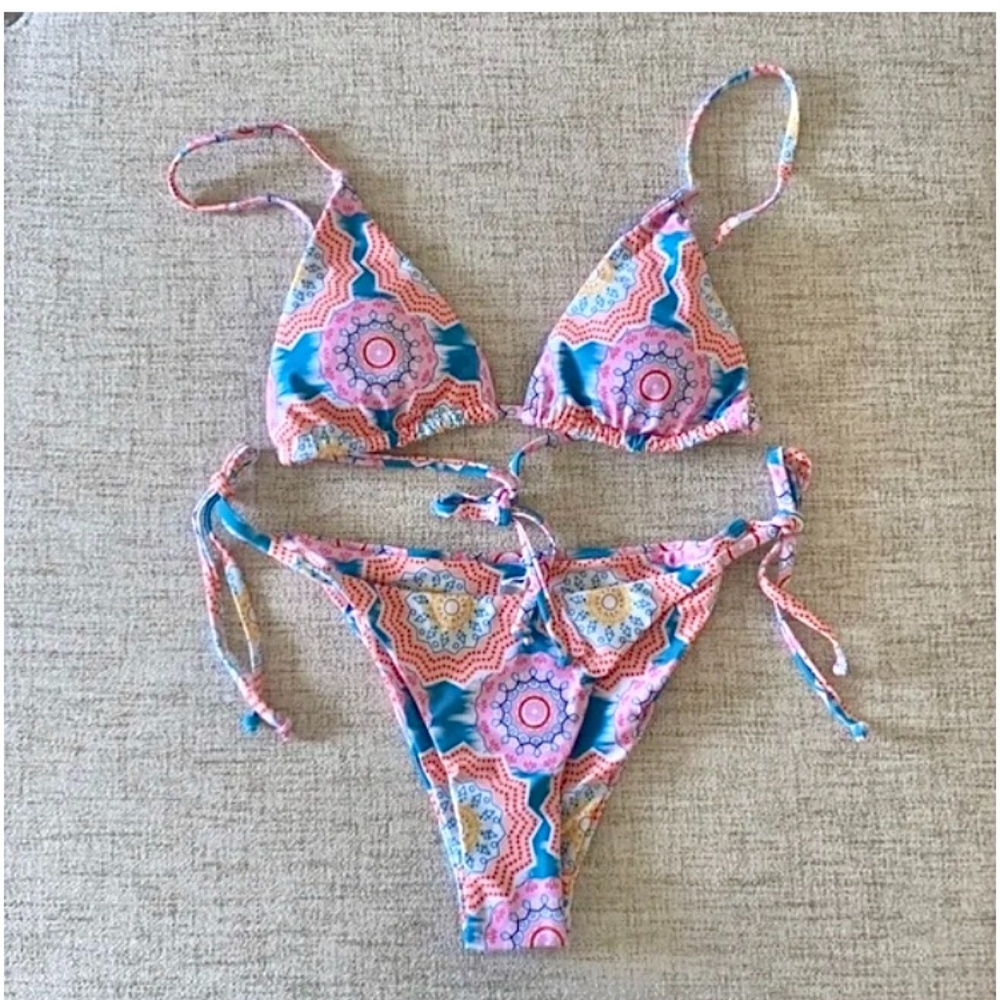 🪞 NWT triangle top side tie women’s bikini matching swim set